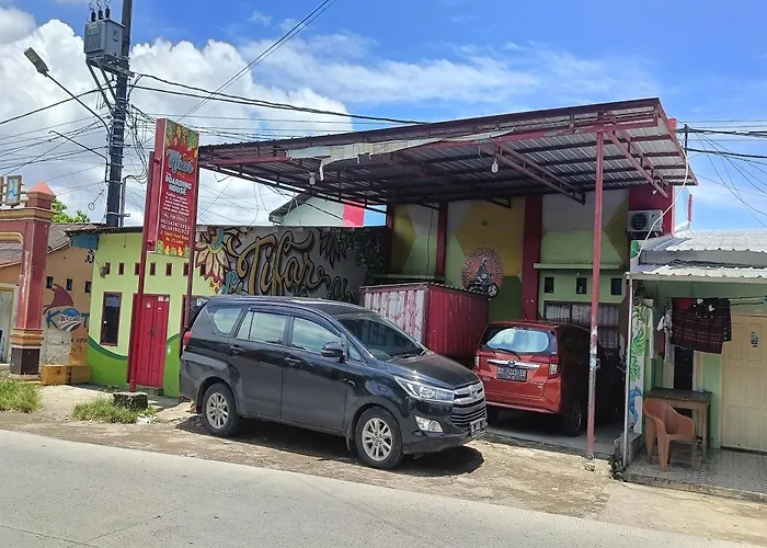Oyo 93875 Tifar House Near Lapangan Raja-Raja