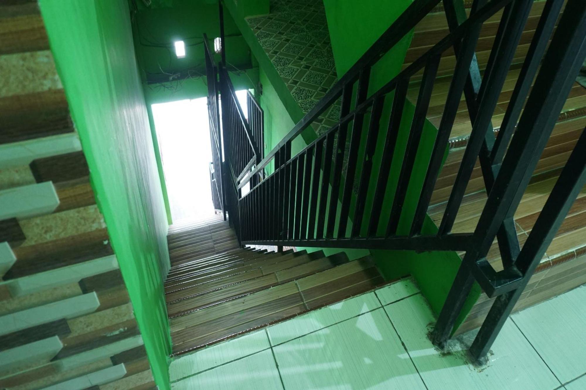 Oyo 93875 Tifar House Near Lapangan Raja-raja Hotel 2*