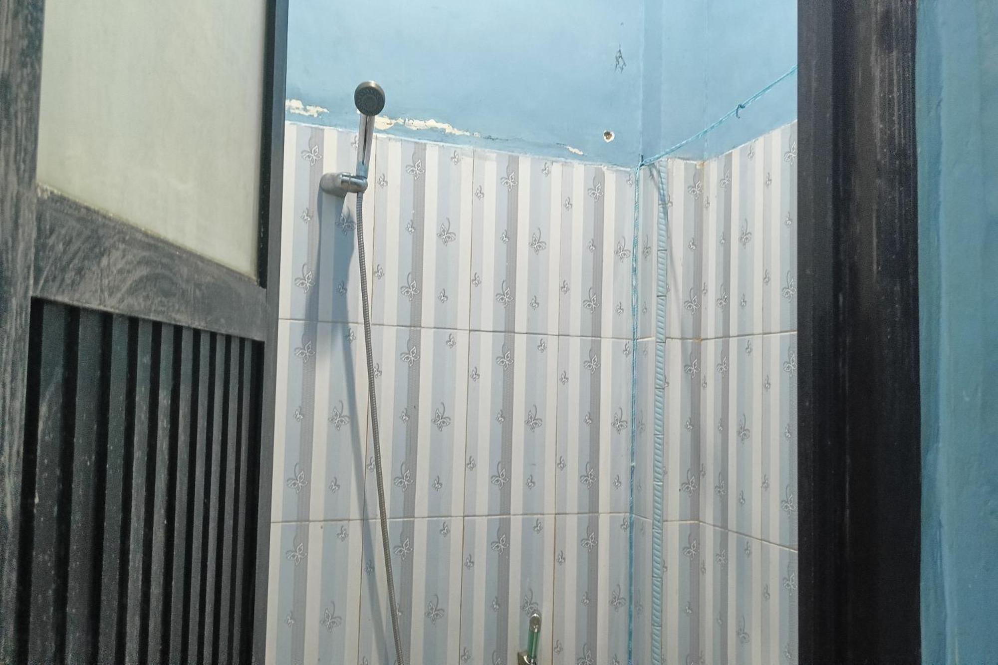 Hotel Oyo 93875 Tifar House Near Lapangan Raja-raja