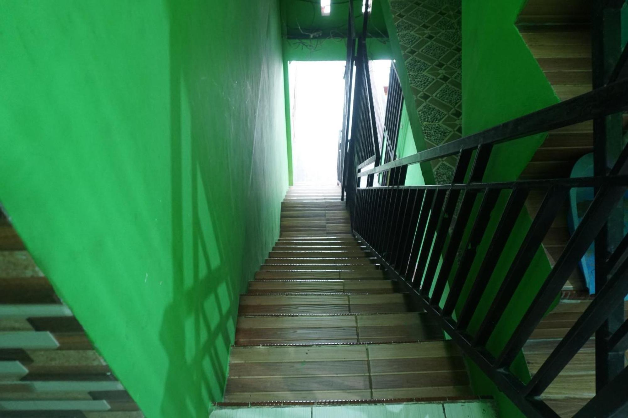 Hotel Oyo 93875 Tifar House Near Lapangan Raja-raja Makassar