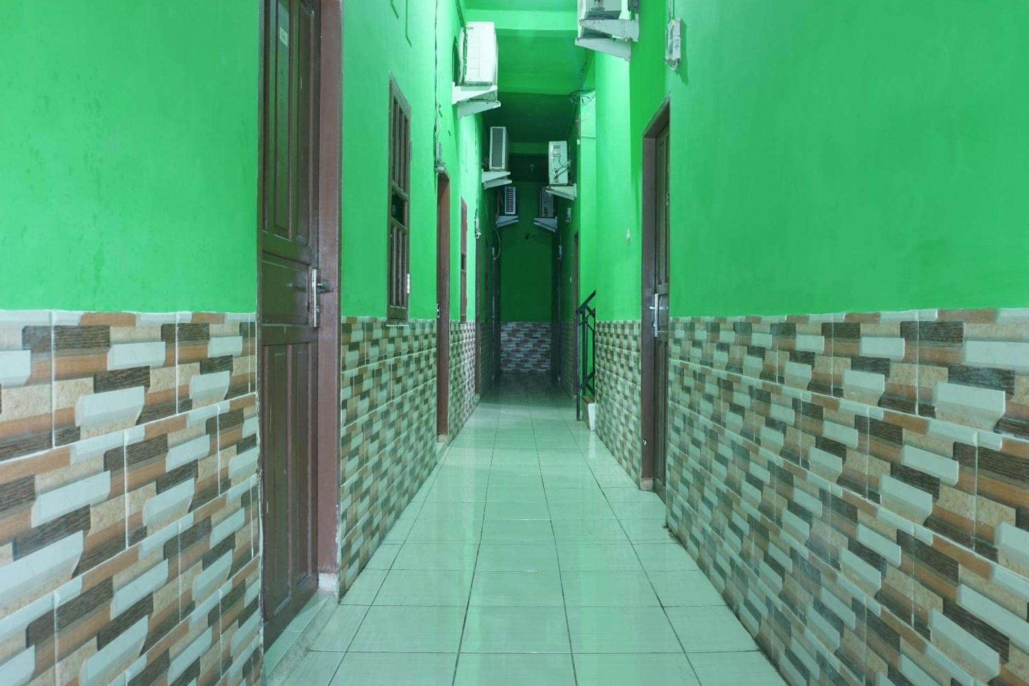 Oyo 93875 Tifar House Near Lapangan Raja-raja 2* Makassar